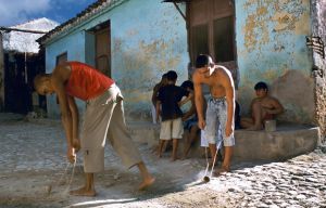 Niños-con-Peonzas.jpg